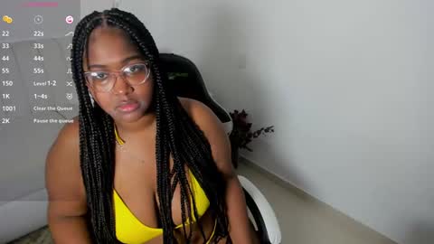 Snapshot of _sarah_banks chatting on 02-05-25, 01:00 Ms. JONES online show from 02-05-25, 01:00