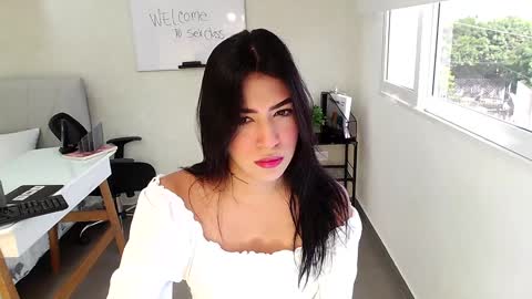 Snapshot of _sassy_girl chatting on 01-13-25, 06:27 Sassy Girl online show from 01-13-25, 06:27