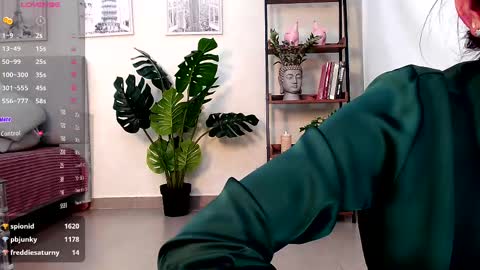 Snapshot of _sassy_girl chatting on 02-22-25, 12:38 Sassy Girl online show from 02-22-25, 12:38