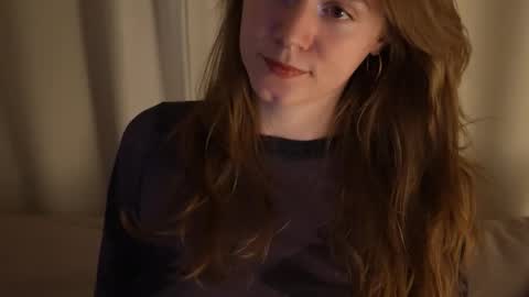 Snapshot of _sensualia_ chatting on 11-29-25, 10:13 Lia online show from 11-29-25, 10:13