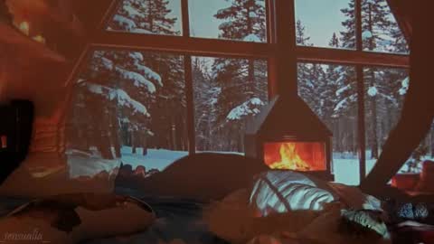 Snapshot of _sensualia_ chatting on 12-04-25, 07:44 Lia online show from 12-04-25, 07:44