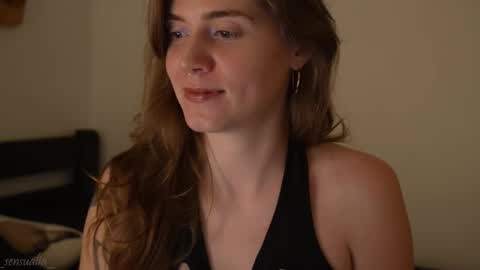 Snapshot of _sensualia_ chatting on 12-22-25, 11:02 Lia online show from 12-22-25, 11:02