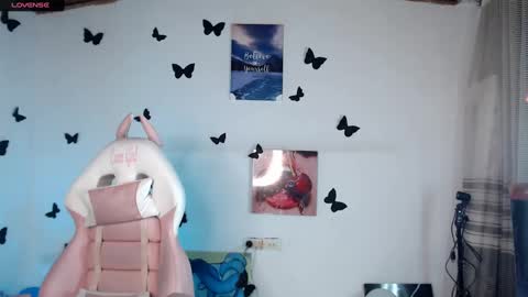 Snapshot of _serendepia_ chatting on 02-25-25, 08:25 Serendipia online show from 02-25-25, 08:25