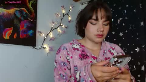 Snapshot of _serendepia_ chatting on 10-22-25, 05:52 Serendipia online show from 10-22-25, 05:52