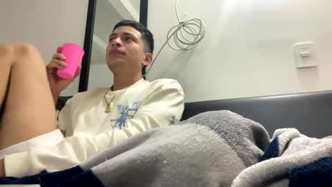 Juan Pablo-independent model online show from 02-09-25, 04:14