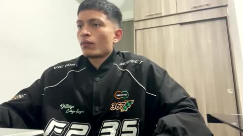 Juan Pablo-independent model online show from 02-10-25, 04:30