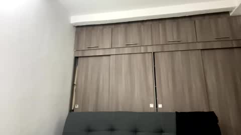 Juan Pablo-independent model online show from 09-09-25, 11:15