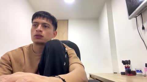 Juan Pablo-independent model online show from 02-27-26, 04:34