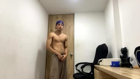 Juan Pablo-independent model online show from 07-02-26, 12:54