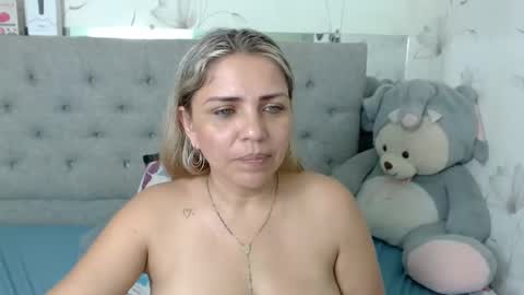 Snapshot of _sexyredhead_ chatting on 01-05-25, 06:35 KATA online show from 01-05-25, 06:35