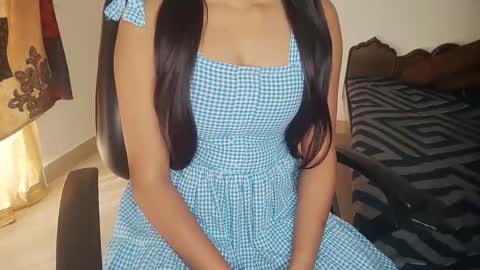 _shalini_0 online show from 11-24-25, 04:12