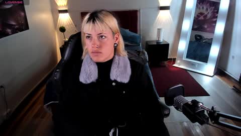 _sharlotte777 online show from 01-17-25, 02:39