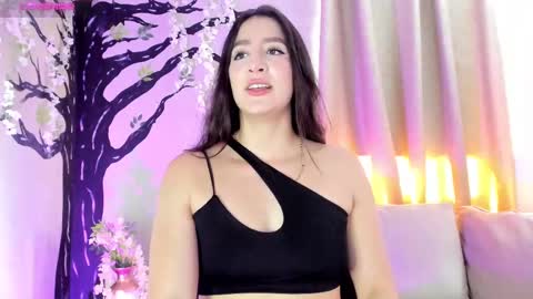 Snapshot of _sofia_cruz chatting on 09-09-25, 07:35 640 200 online show from 09-09-25, 07:35