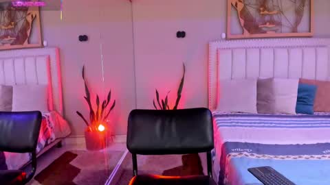 Snapshot of _sofia_cruz chatting on 09-11-25, 08:09 640 200 online show from 09-11-25, 08:09
