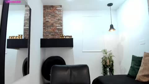 Snapshot of _sofia_cruz chatting on 09-13-25, 07:35 640 200 online show from 09-13-25, 07:35