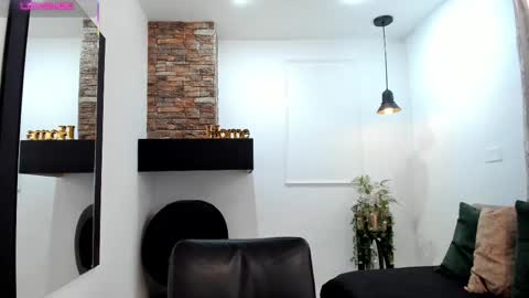 Snapshot of _sofia_cruz chatting on 09-14-25, 05:23 640 200 online show from 09-14-25, 05:23