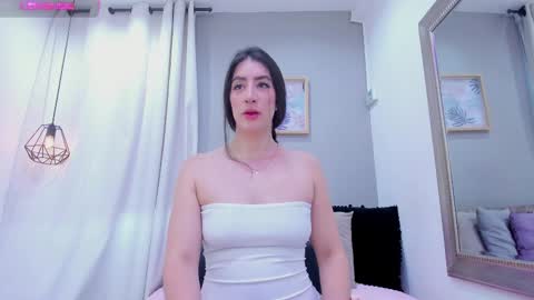 Snapshot of _sofia_cruz chatting on 10-05-25, 11:52 640 200 online show from 10-05-25, 11:52
