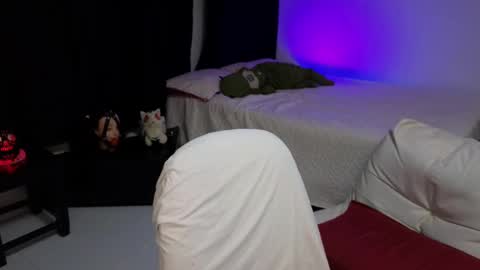 Snapshot of _sofiapink chatting on 02-13-25, 02:01 Sofia online show from 02-13-25, 02:01