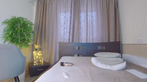 Snapshot of _solar_jane_ chatting on 01-31-25, 06:46 Jane online show from 01-31-25, 06:46