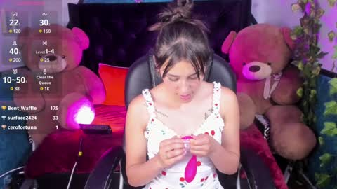 Snapshot of _sophie__miller chatting on 01-12-25, 10:12 Sophie online show from 01-12-25, 10:12