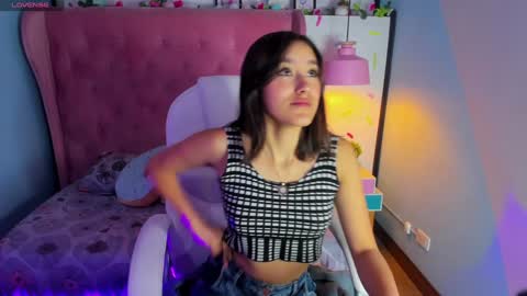 Snapshot of _sophie__miller chatting on 01-28-25, 12:00 Sophie online show from 01-28-25, 12:00