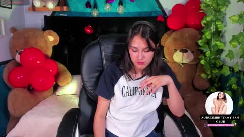 Snapshot of _sophie__miller chatting on 02-19-25, 08:20 Sophie online show from 02-19-25, 08:20