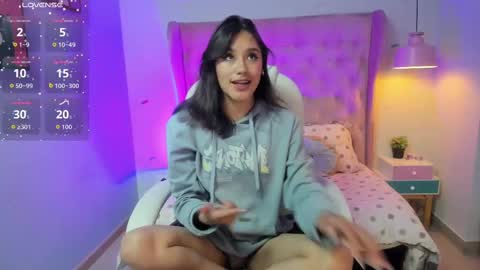 Snapshot of _sophie__miller chatting on 09-26-25, 06:34 Sophie online show from 09-26-25, 06:34