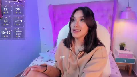 Snapshot of _sophie__miller chatting on 09-27-25, 09:42 Sophie online show from 09-27-25, 09:42