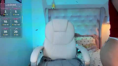 Snapshot of _sophie__miller chatting on 11-19-25, 08:53 Sophie online show from 11-19-25, 08:53