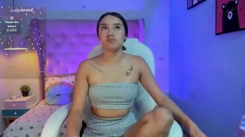 Snapshot of _sophie__miller chatting on 02-23-26, 07:33 Sophie online show from 02-23-26, 07:33