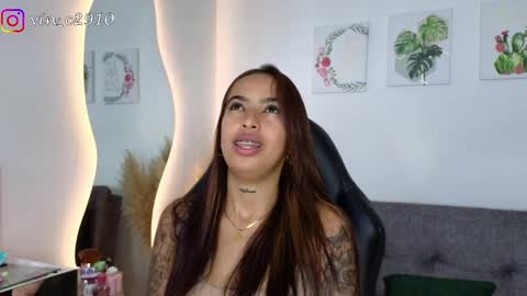 Snapshot of _sophiebrown__ chatting on 01-11-25, 12:01 Andrea The Next Stream Wednesday online show from 01-11-25, 12:01