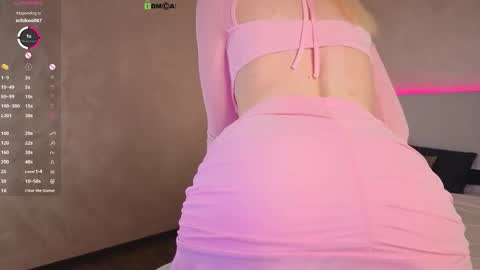 Snapshot of _sophielov chatting on 10-01-25, 07:58 Sophie online show from 10-01-25, 07:58