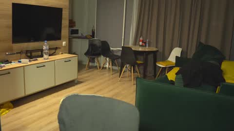 Snapshot of _sopranos_ chatting on 01-08-25, 03:08 OLIVERpvt is open online show from 01-08-25, 03:08