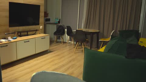 Snapshot of _sopranos_ chatting on 01-14-25, 01:06 OLIVERpvt is open online show from 01-14-25, 01:06