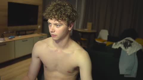 Snapshot of _sopranos_ chatting on 01-24-25, 01:14 OLIVERpvt is open online show from 01-24-25, 01:14