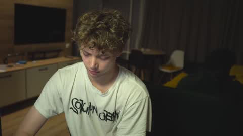 Snapshot of _sopranos_ chatting on 01-26-25, 01:15 OLIVERpvt is open online show from 01-26-25, 01:15