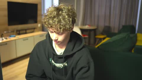 Snapshot of _sopranos_ chatting on 02-03-25, 12:03 OLIVERpvt is open online show from 02-03-25, 12:03