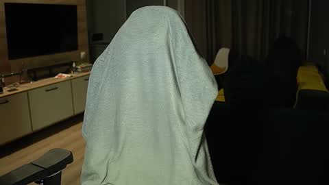 OLIVERpvt is open online show from 01-13-26, 04:07