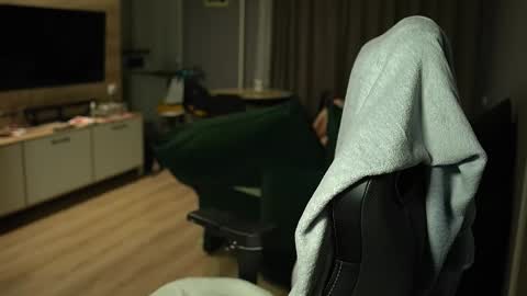 OLIVERpvt is open online show from 02-08-26, 03:10