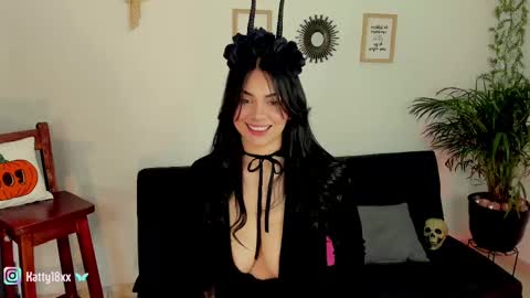 Snapshot of _sweet_kitty1 chatting on 10-31-25, 02:40 online show from 10-31-25, 02:40