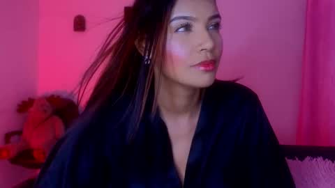   0900 p.m a 0500 a.m Colombia time UTC -5  online show from 03-16-26, 02:06