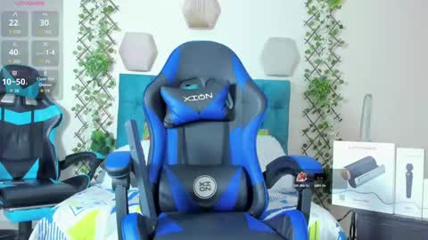 Snapshot of _taylor_black chatting on 10-08-25, 11:46 Taylor online show from 10-08-25, 11:46