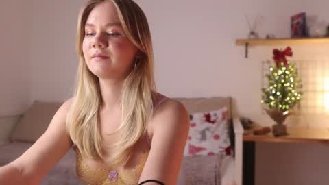 Snapshot of _teasecake_ chatting on 01-10-25, 01:21 Annie online show from 01-10-25, 01:21