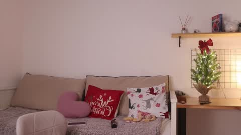 Snapshot of _teasecake_ chatting on 01-10-25, 07:25 Annie online show from 01-10-25, 07:25