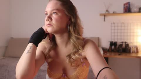 Snapshot of _teasecake_ chatting on 01-20-25, 01:18 Annie online show from 01-20-25, 01:18