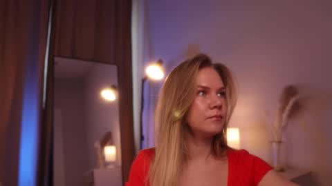 Snapshot of _teasecake_ chatting on 03-11-25, 01:37 Annie online show from 03-11-25, 01:37