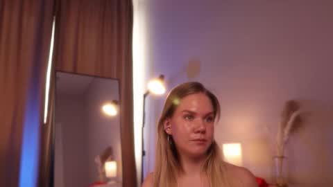 Snapshot of _teasecake_ chatting on 03-11-25, 07:48 Annie online show from 03-11-25, 07:48