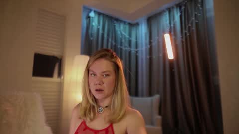 Snapshot of _teasecake_ chatting on 03-09-26, 02:48 Annie online show from 03-09-26, 02:48