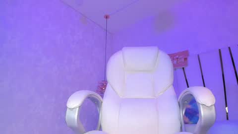 Snapshot of _tinyrousse_ chatting on 12-20-24, 07:39 Rousse online show from 12-20-24, 07:39
