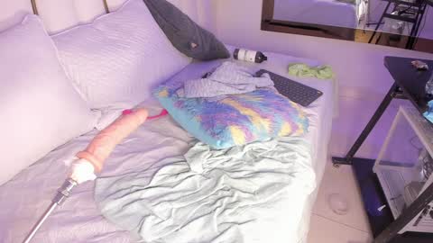 Snapshot of _tinyrousse_ chatting on 12-20-24, 10:54 Rousse online show from 12-20-24, 10:54